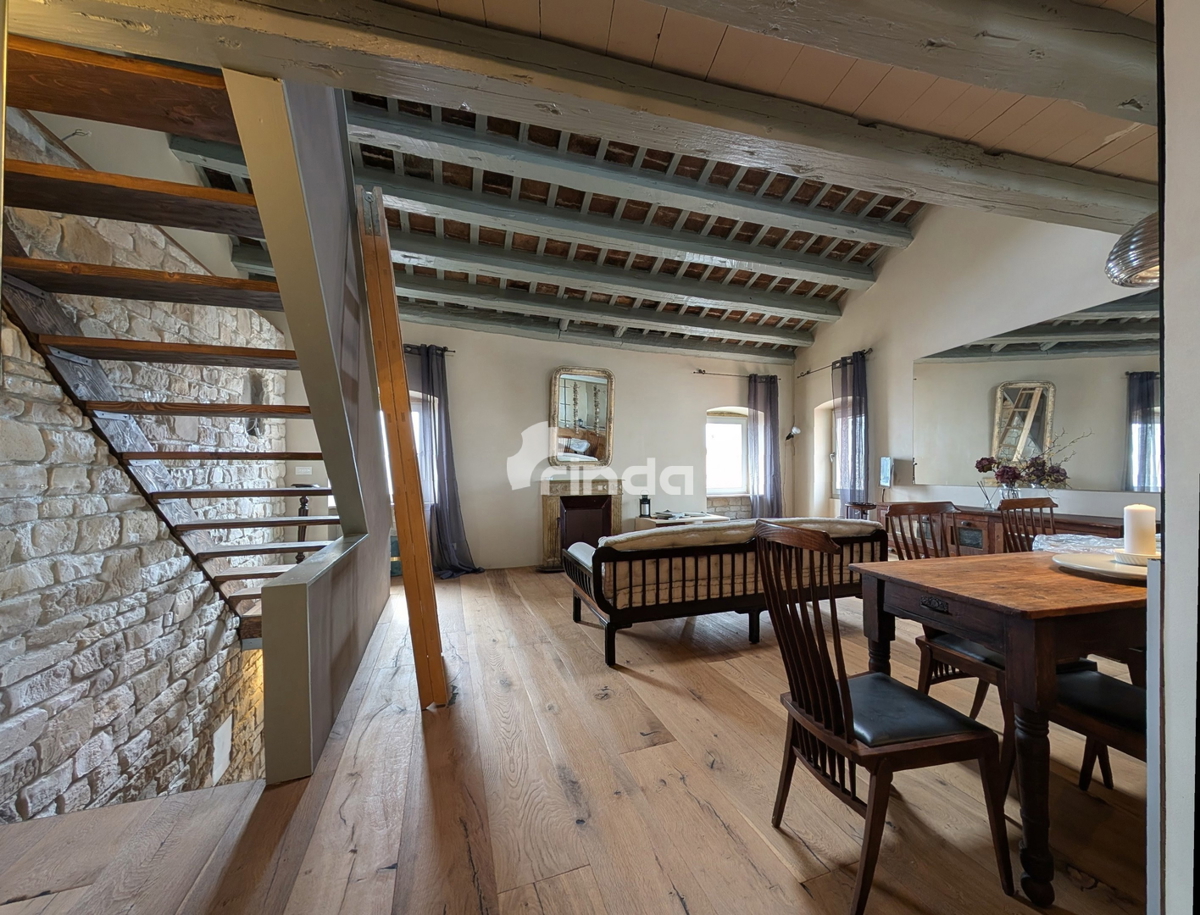 Appartamento su due livelli con vista mare nel cuore del centro storico - 78m2