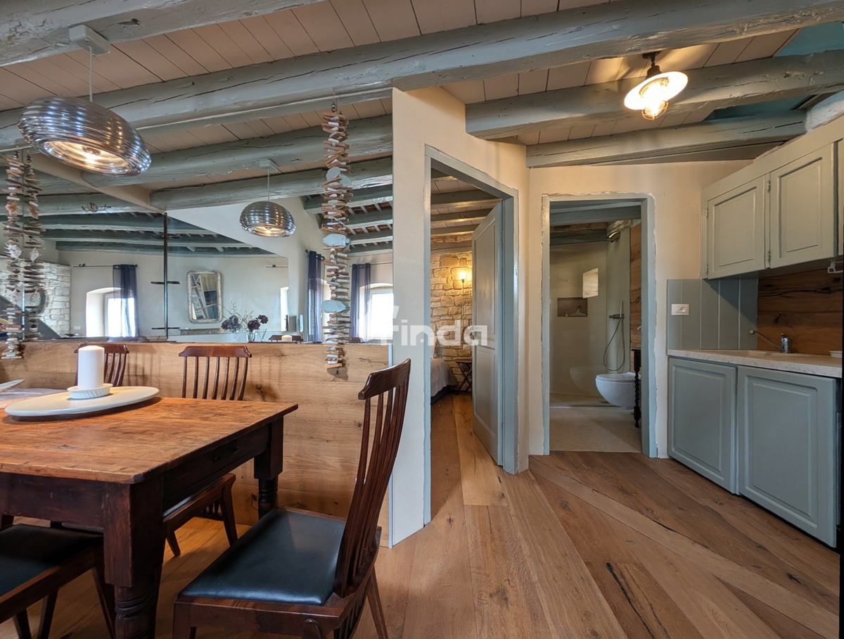 Appartamento su due livelli con vista mare nel cuore del centro storico - 78m2