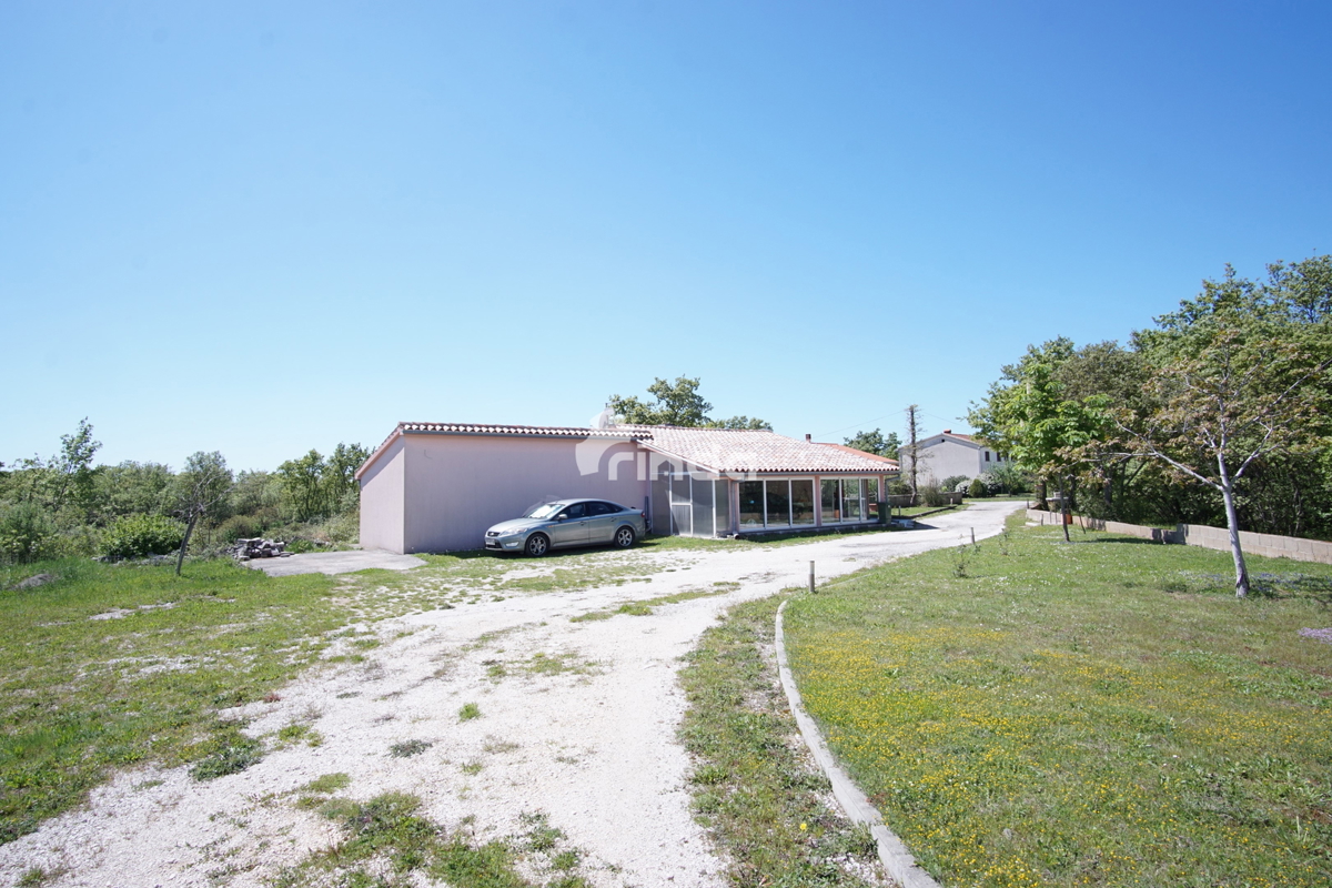 Casa - Marčana - 124m2 + (garage 98m2) + 26.288m2 di terreno