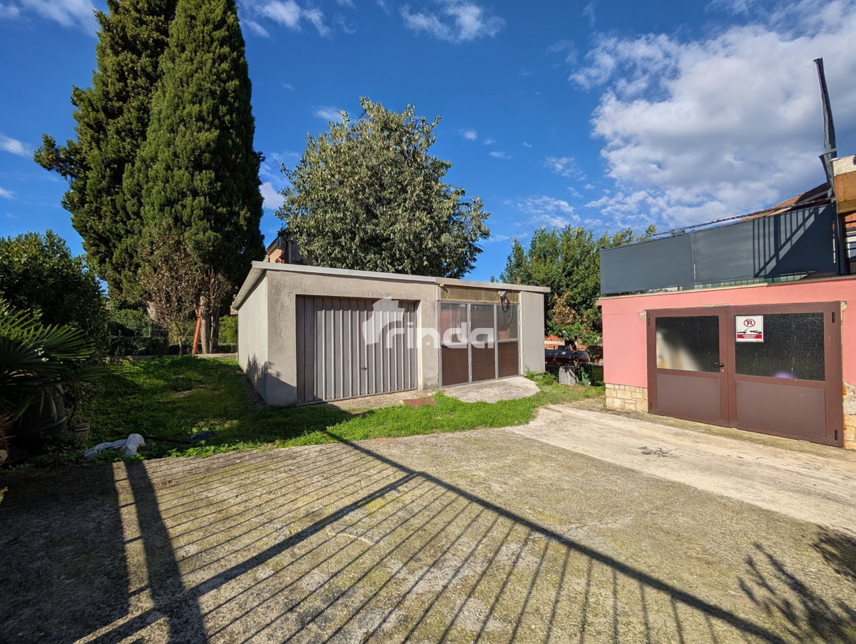 Appartamento con due garage e giardino a Rovigno - 3 camere da letto + soggiorno - 118m2 + (65m2)