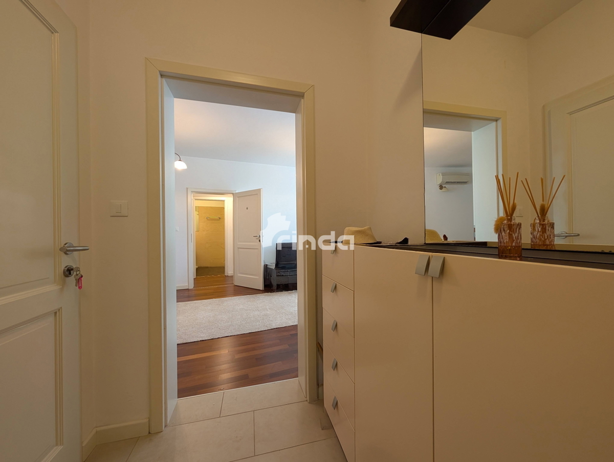 Appartamento con due camere da letto, terrazza e vista mare - Centro di Rovigno - 90m2