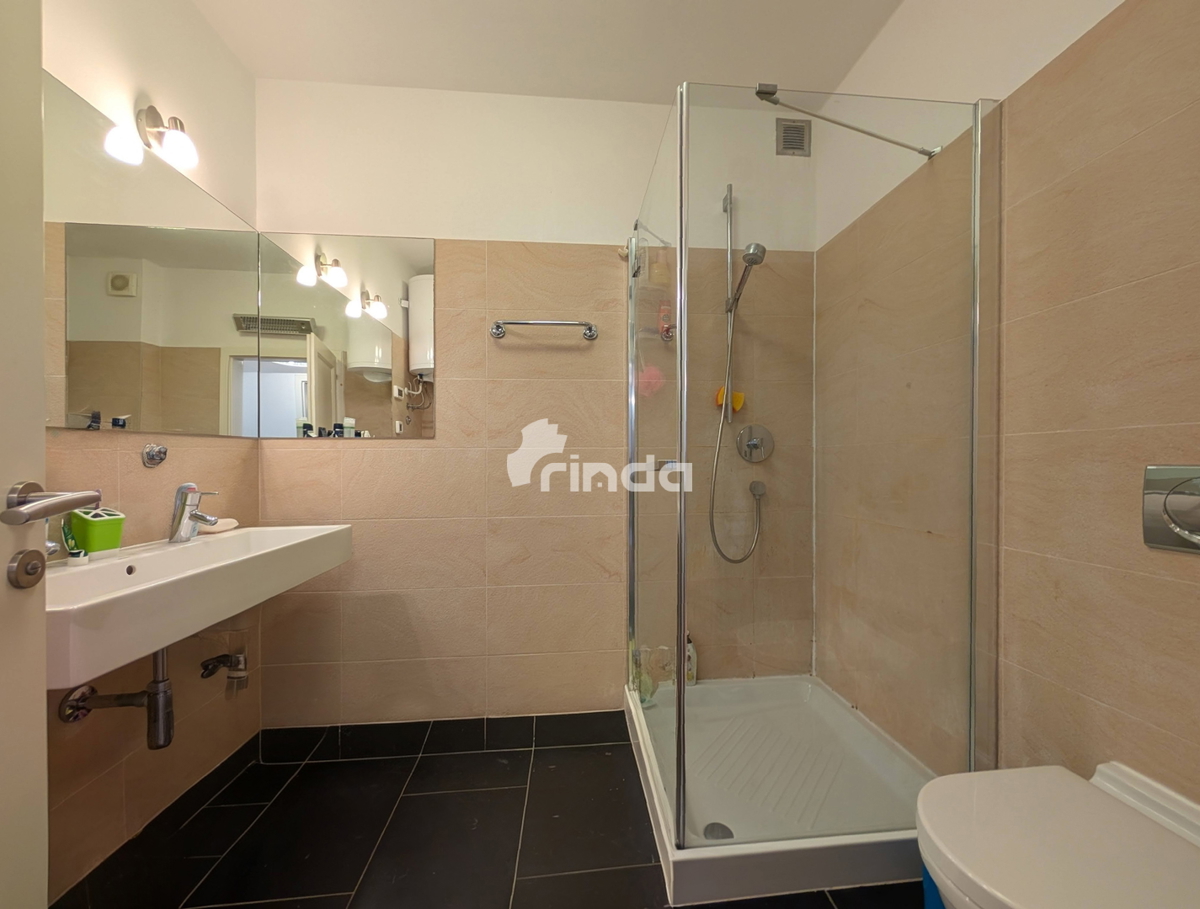 Appartamento con due camere da letto, terrazza e vista mare - Centro di Rovigno - 90m2