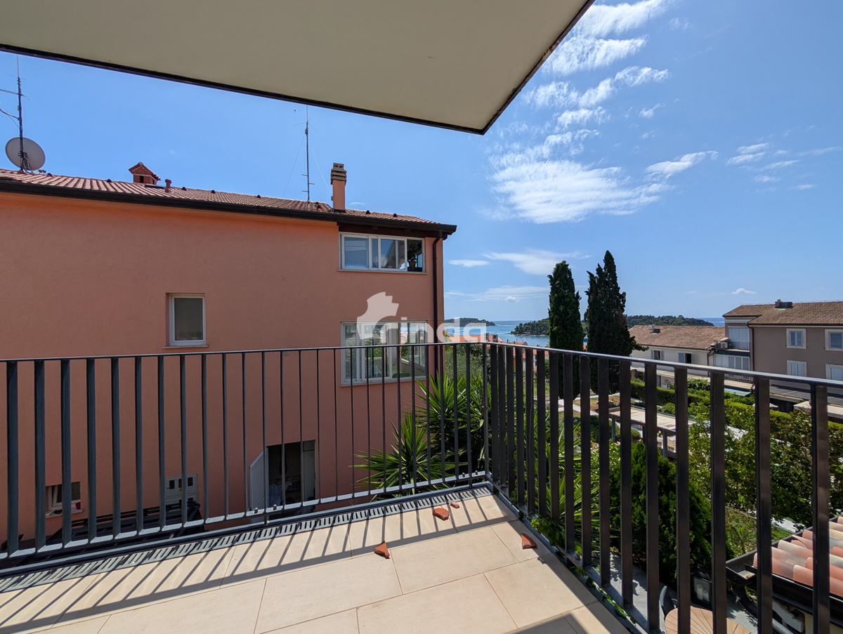 Appartamento con due camere da letto, terrazza e vista mare - Centro di Rovigno - 90m2