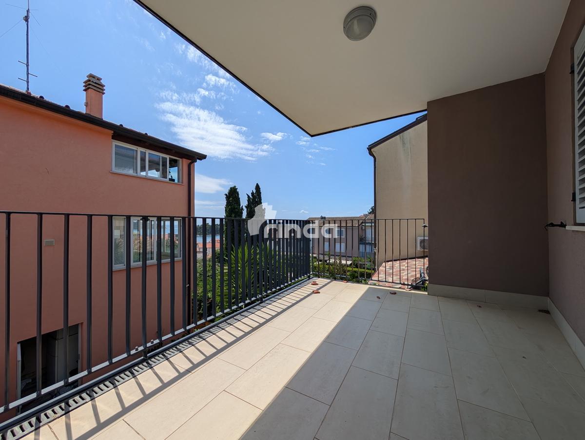 Appartamento con due camere da letto, terrazza e vista mare - Centro di Rovigno - 90m2