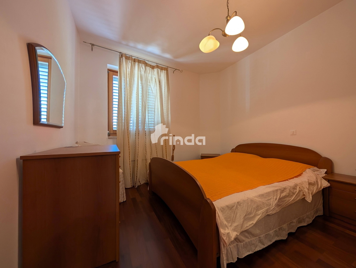 Appartamento con due camere da letto, terrazza e vista mare - Centro di Rovigno - 90m2