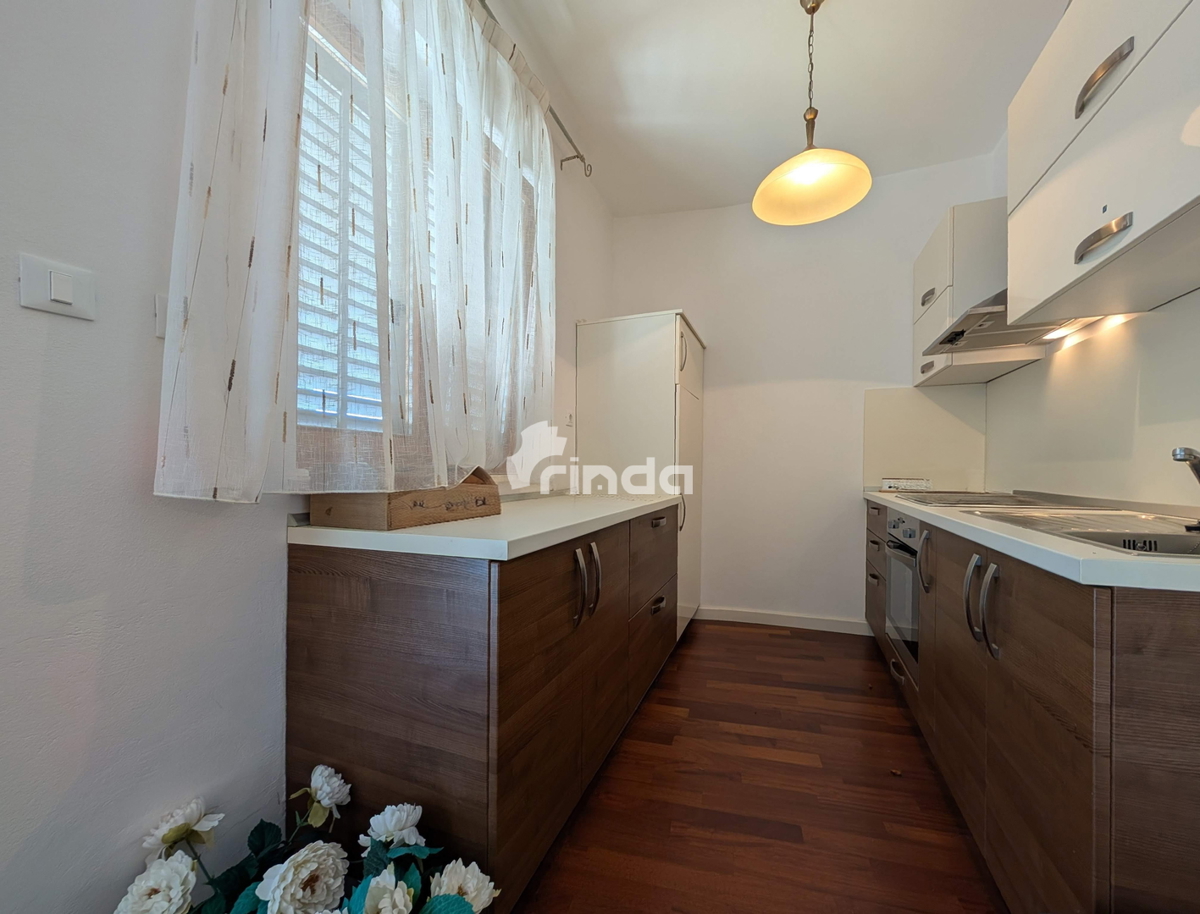 Appartamento con due camere da letto, terrazza e vista mare - Centro di Rovigno - 90m2