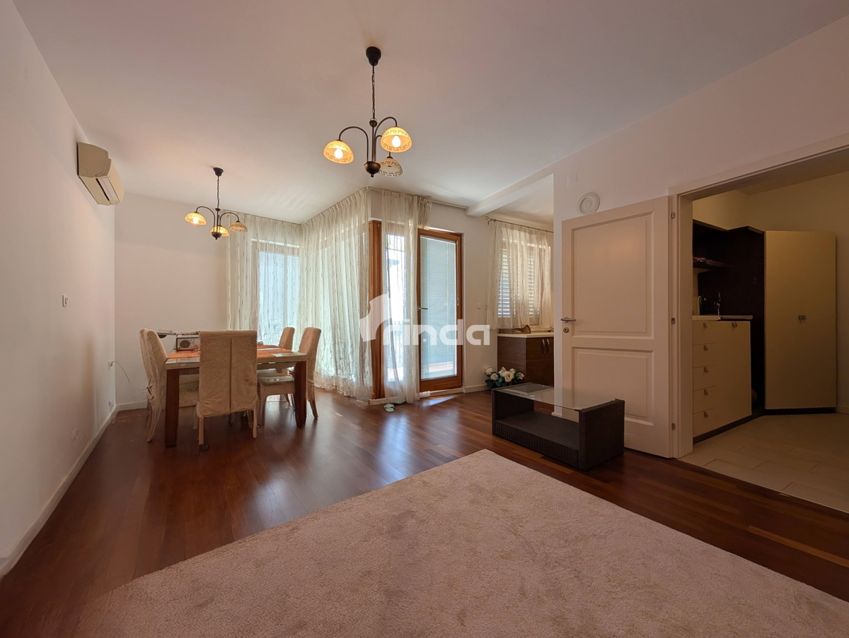 Appartamento con due camere da letto, terrazza e vista mare - Centro di Rovigno - 90m2