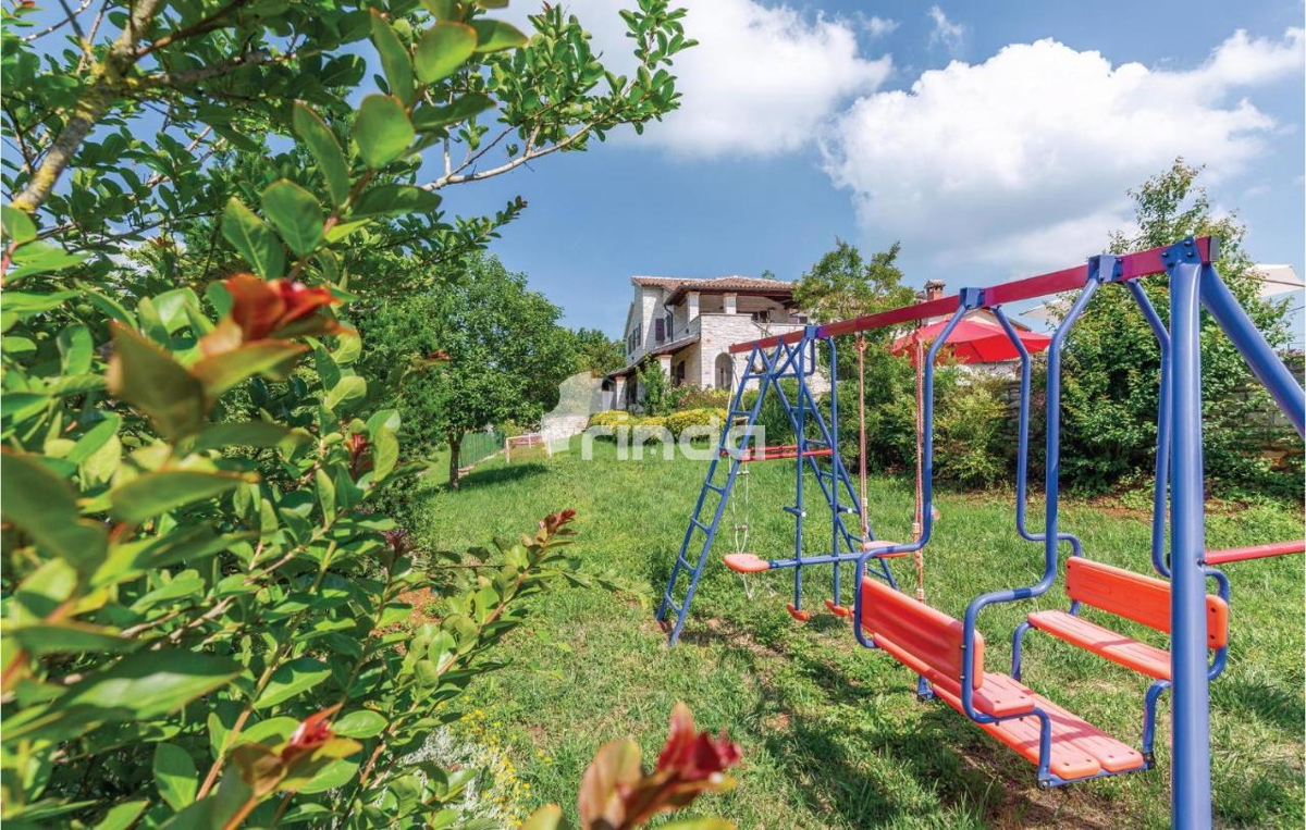 Istria – in the vicinity of Višnjan – stone house with a swimming pool and a spacious garden