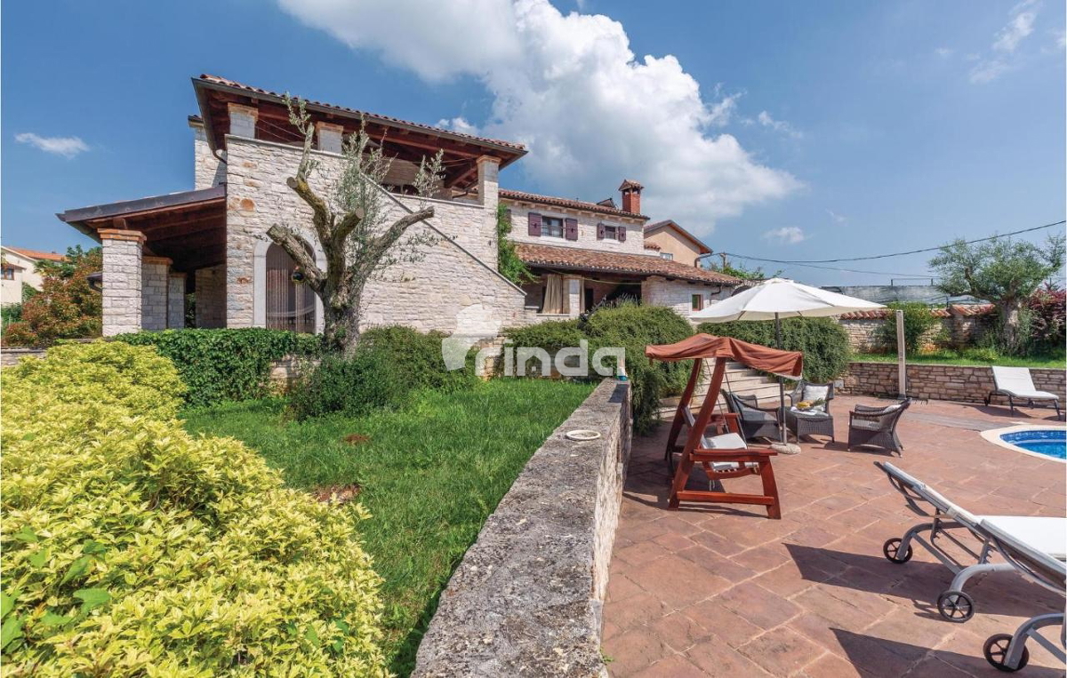 Istria – in the vicinity of Višnjan – stone house with a swimming pool and a spacious garden