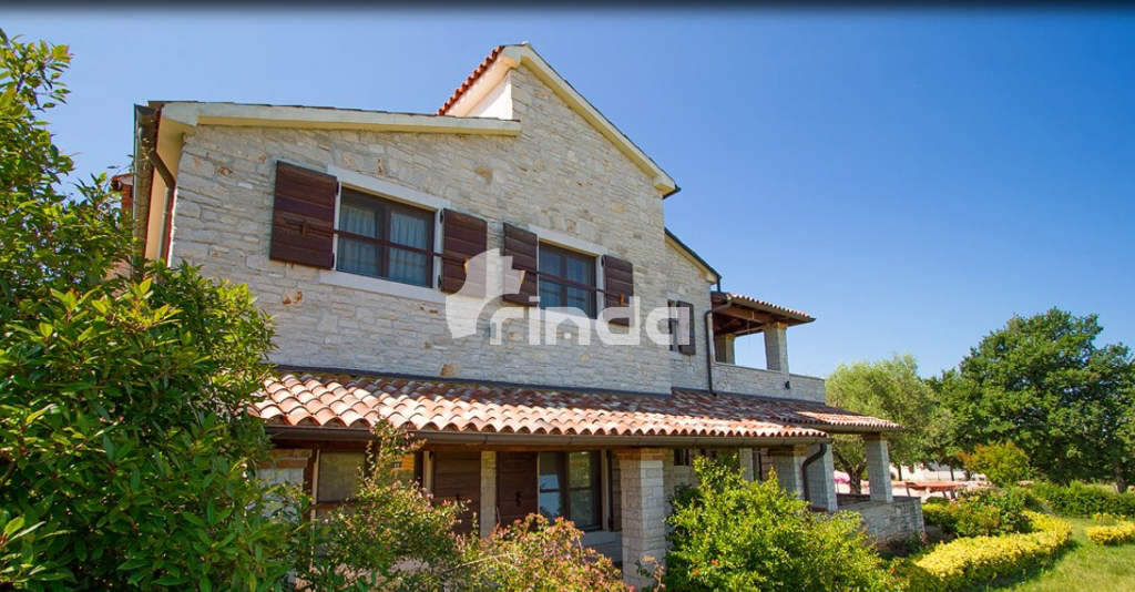 Istria – in the vicinity of Višnjan – stone house with a swimming pool and a spacious garden