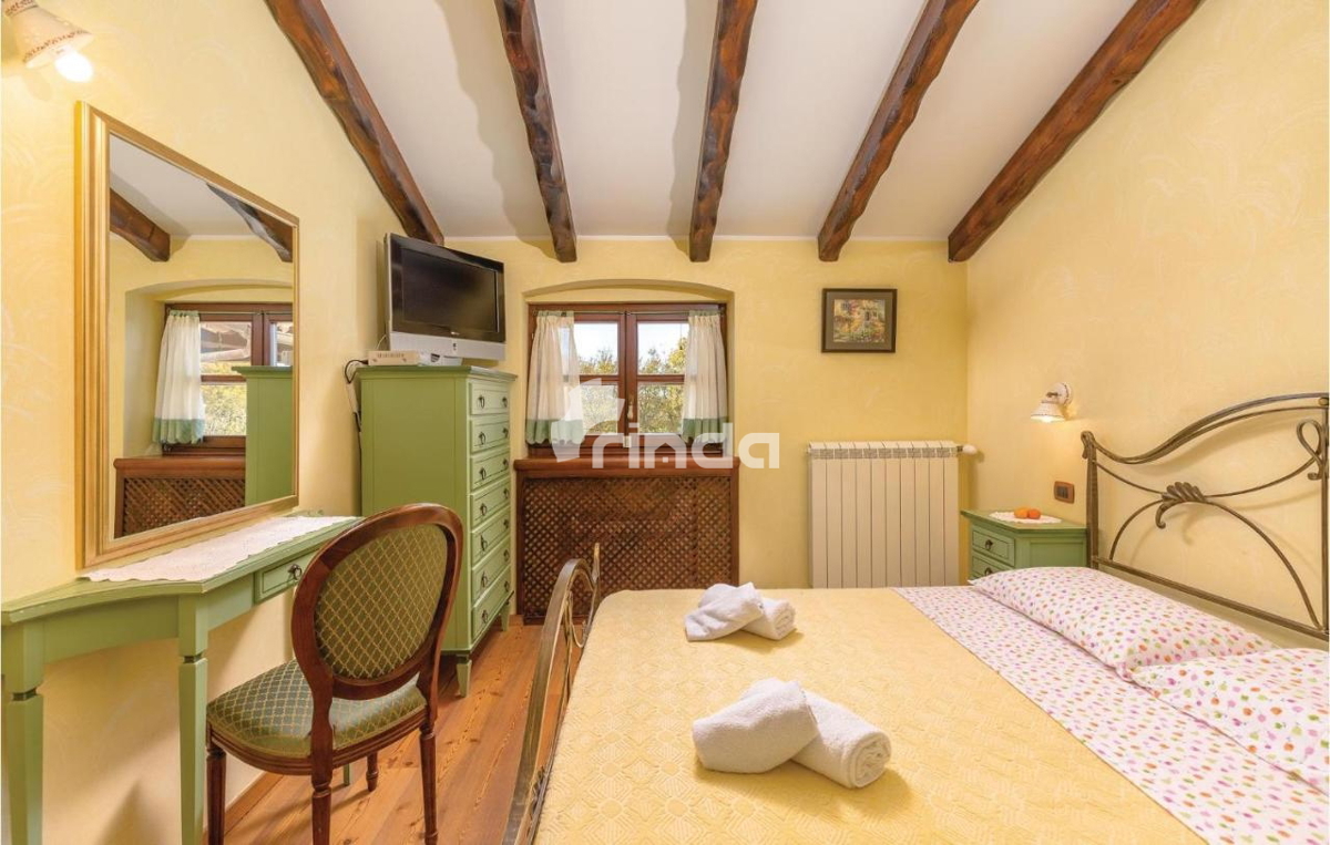 Istria – in the vicinity of Višnjan – stone house with a swimming pool and a spacious garden