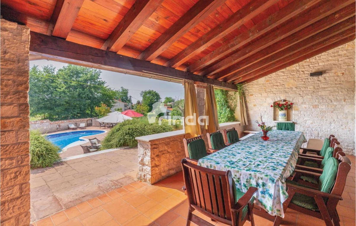 Istria – in the vicinity of Višnjan – stone house with a swimming pool and a spacious garden