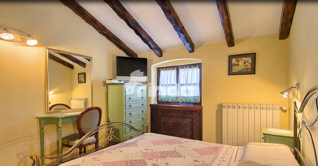 Istria – in the vicinity of Višnjan – stone house with a swimming pool and a spacious garden