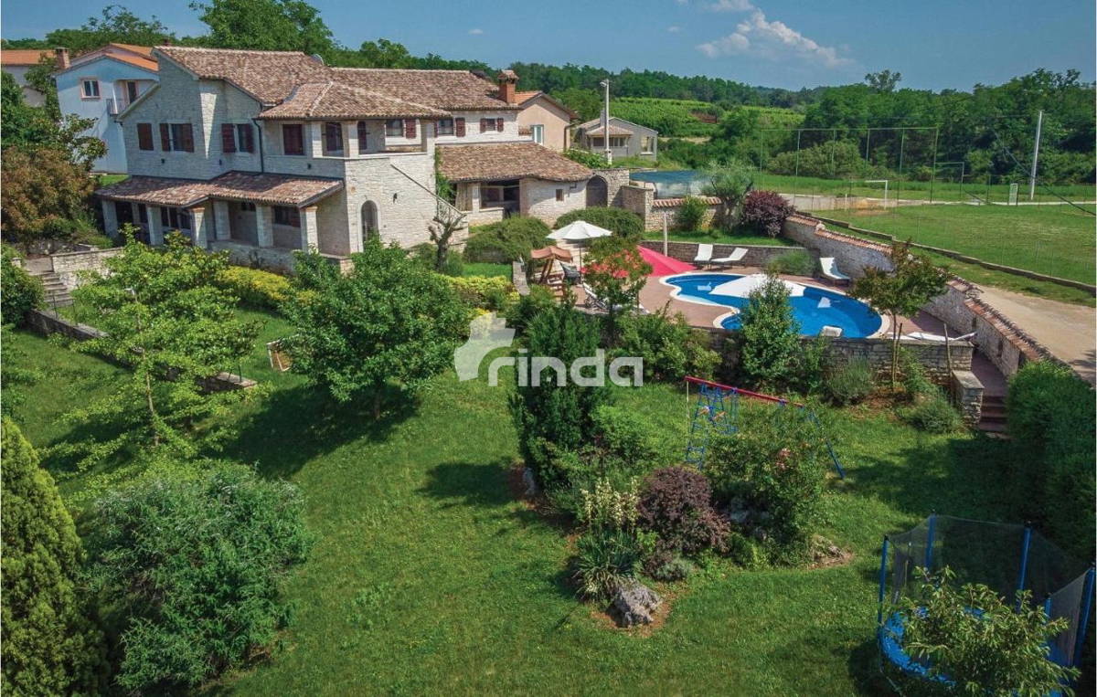 Istria – in the vicinity of Višnjan – stone house with a swimming pool and a spacious garden