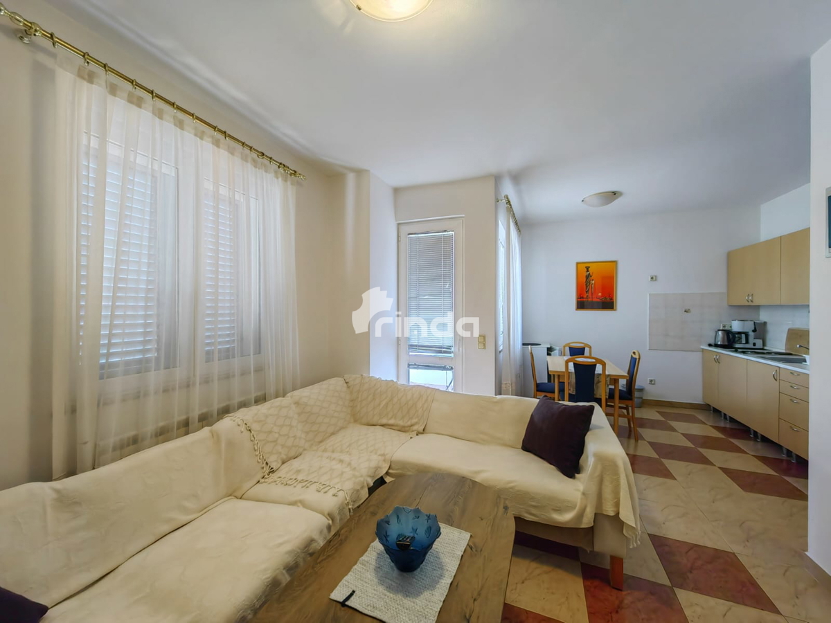 Residential building with 14 apartments - Rovinj - 988m2 (+264m2)