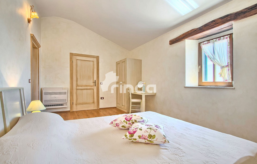Villa con piscina - Tinjan, dintorni - 230m2 + (847m2)