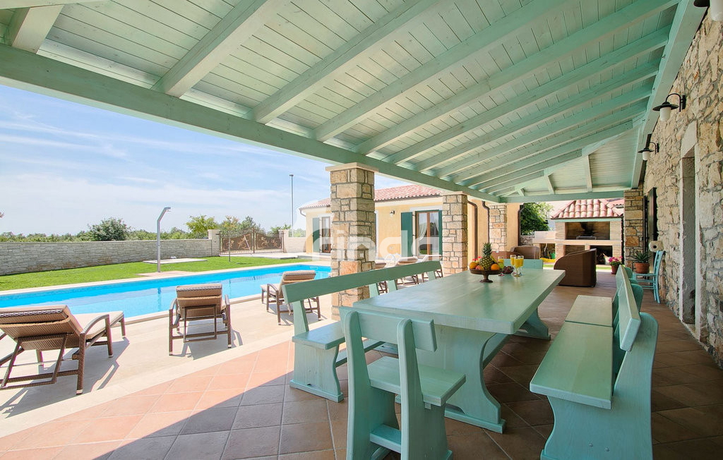 Villa con piscina - Tinjan, dintorni - 230m2 + (847m2)