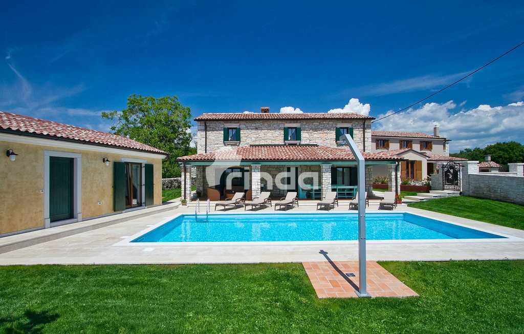 Villa con piscina - Tinjan, dintorni - 230m2 + (847m2)
