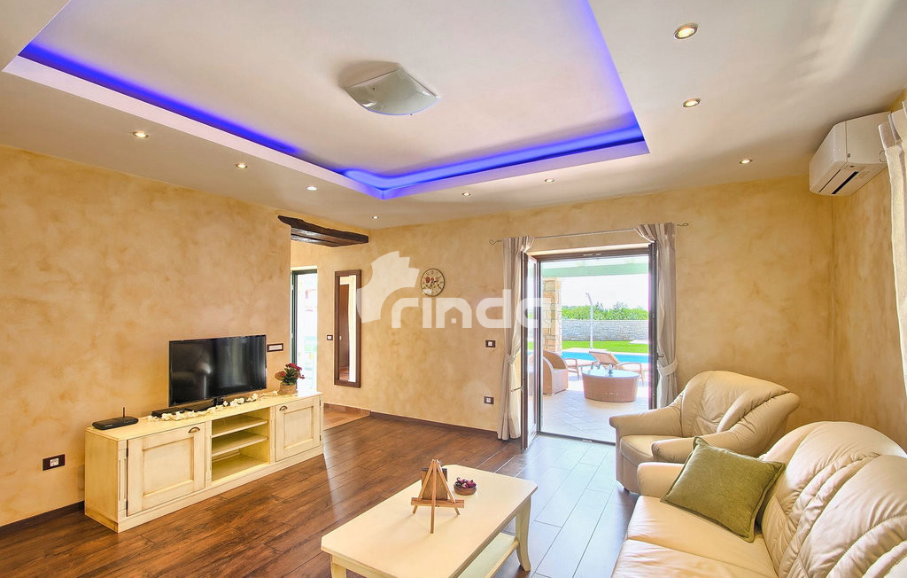 Villa con piscina - Tinjan, dintorni - 230m2 + (847m2)