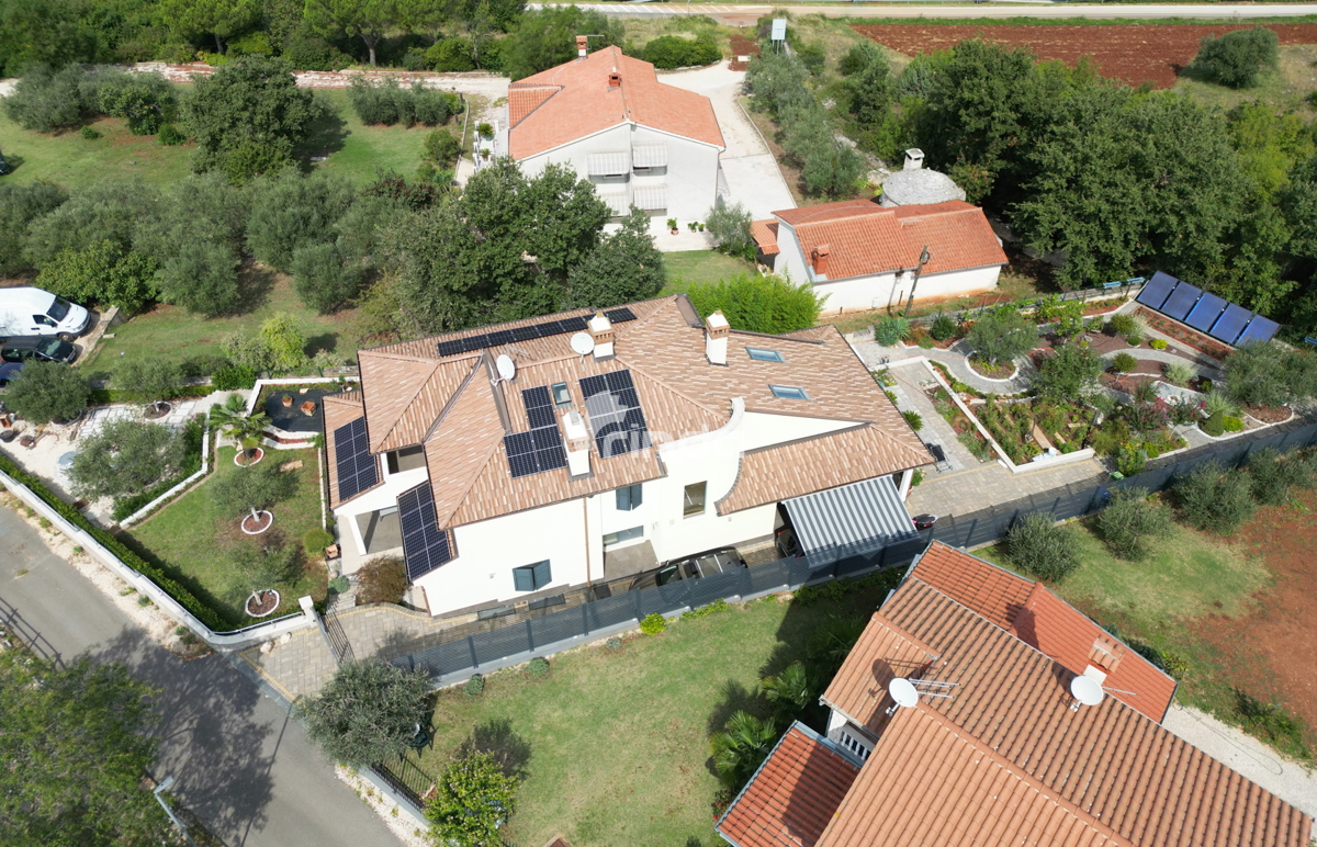 Casa - 386,95m2 + (934m2) - Vicinanze di Rovigno