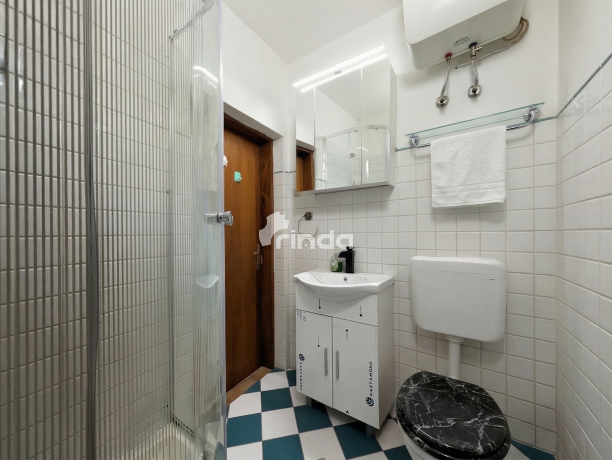 Appartamento su due livelli nel centro di Rovinj con tre ingressi separati - 60m2