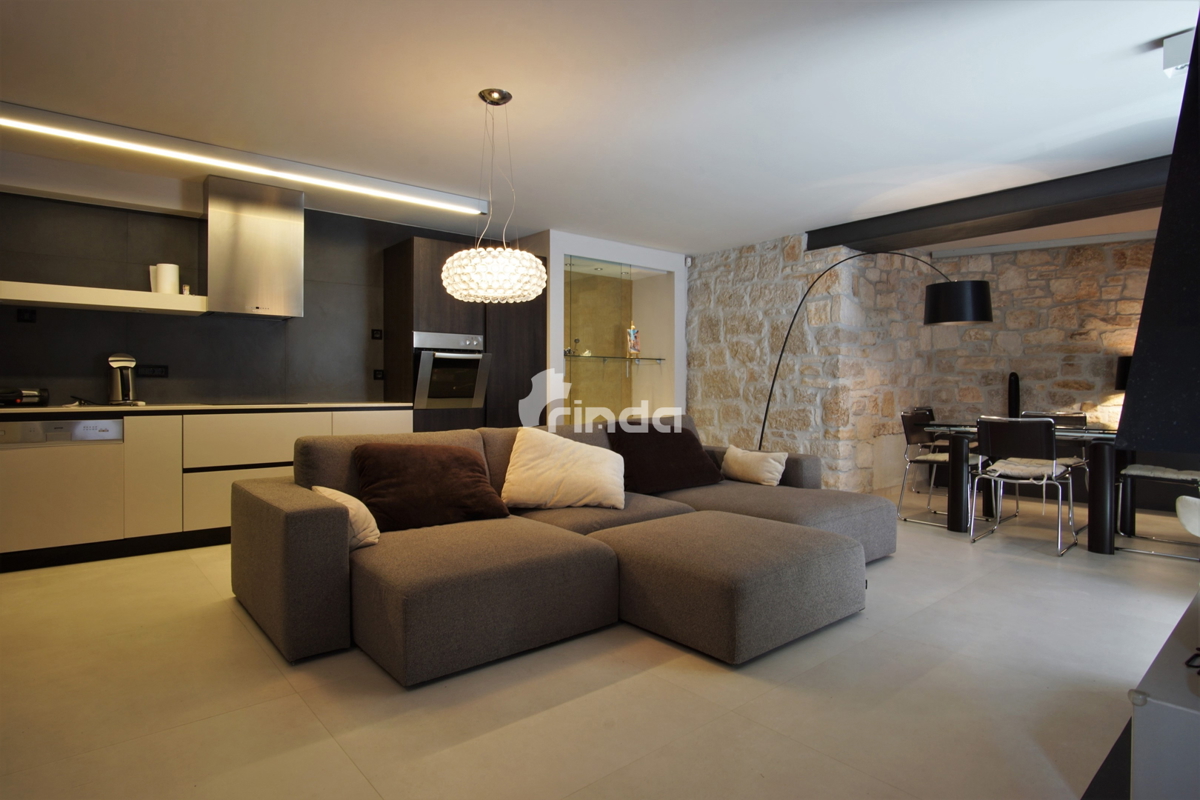 Una casa fantastica - nel centro di Rovigno - Giardino con piscina jacuzzi + parcheggio