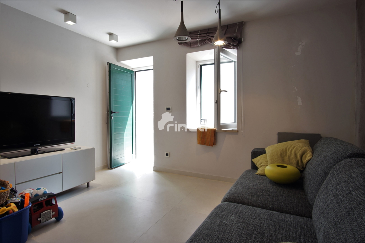 Una casa fantastica - nel centro di Rovigno - Giardino con piscina jacuzzi + parcheggio