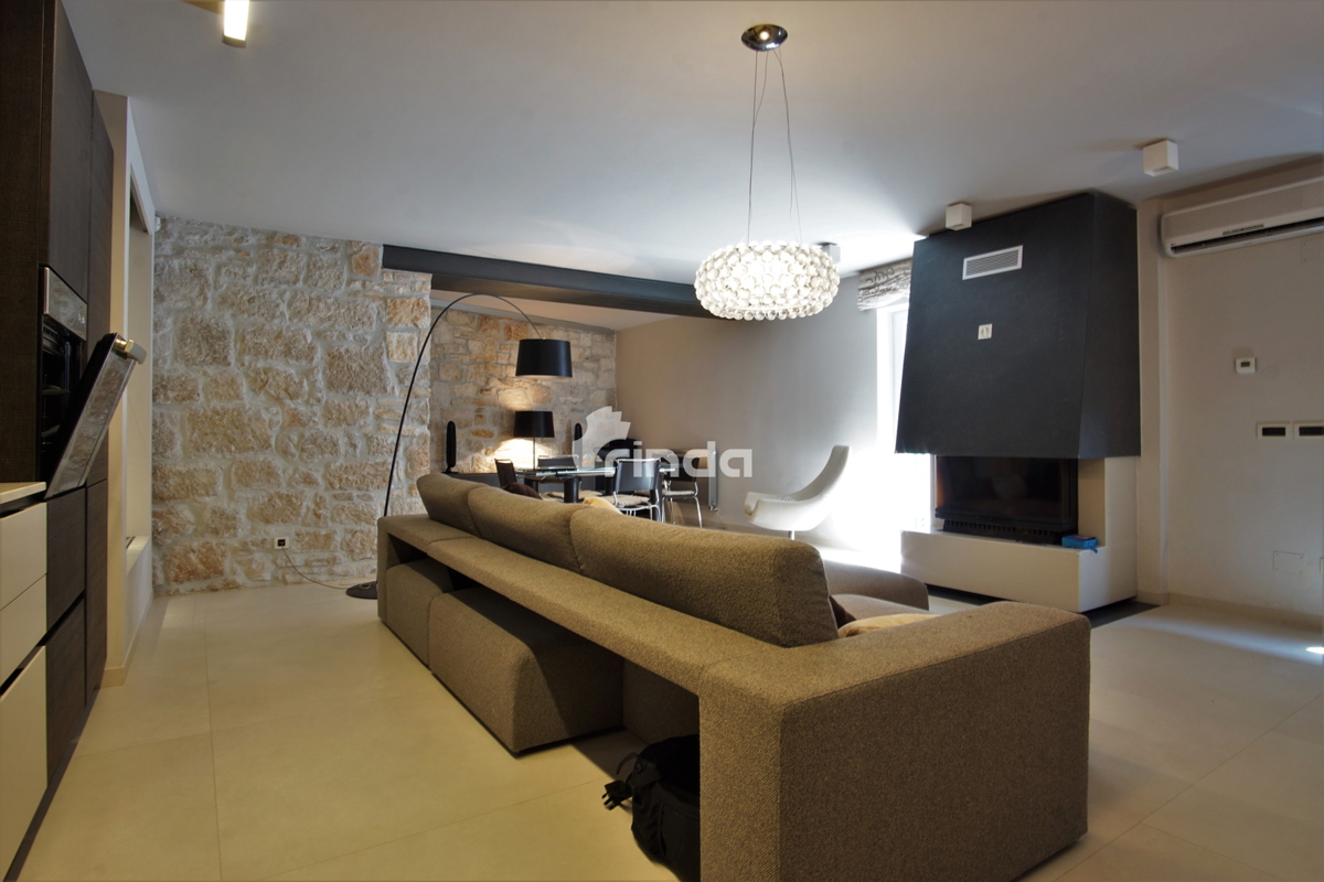 Una casa fantastica - nel centro di Rovigno - Giardino con piscina jacuzzi + parcheggio