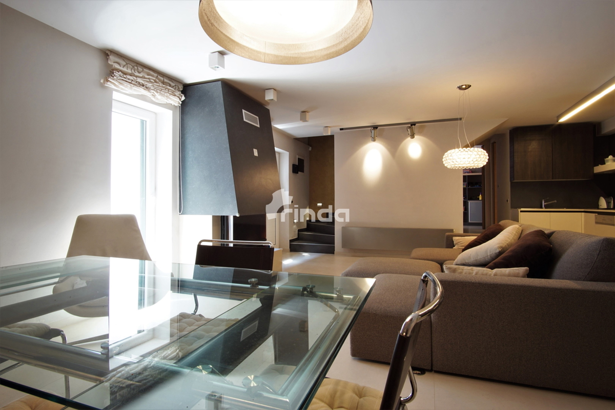 Una casa fantastica - nel centro di Rovigno - Giardino con piscina jacuzzi + parcheggio