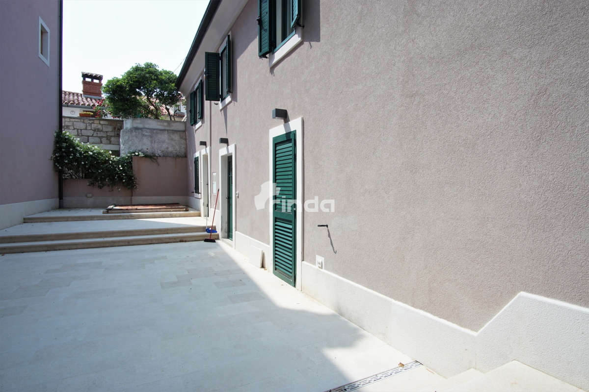 Una casa fantastica - nel centro di Rovigno - Giardino con piscina jacuzzi + parcheggio