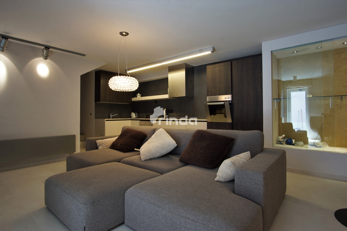 Una casa fantastica - nel centro di Rovigno - Giardino con piscina jacuzzi + parcheggio