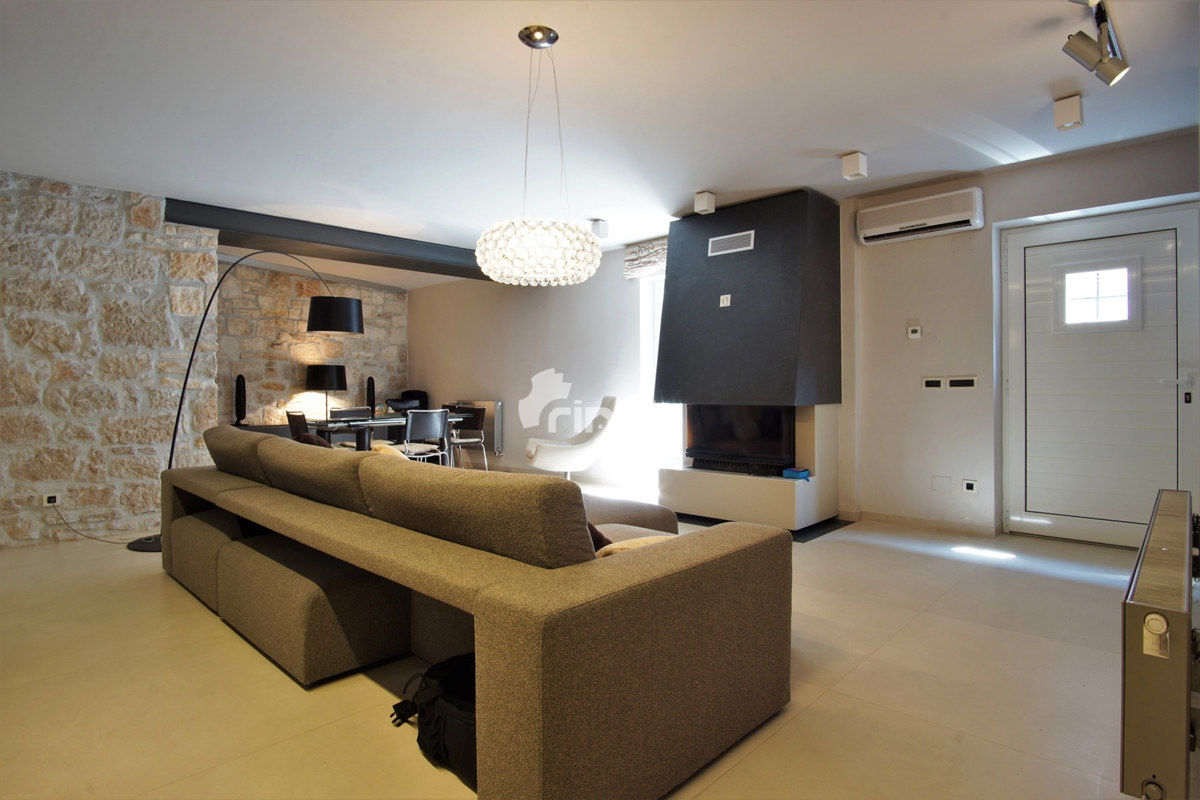 Una casa fantastica - nel centro di Rovigno - Giardino con piscina jacuzzi + parcheggio