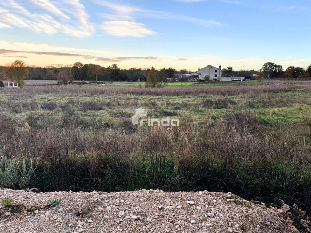 Terreno edificabile con permesso e infrastrutture - Marčana - 1710m2
