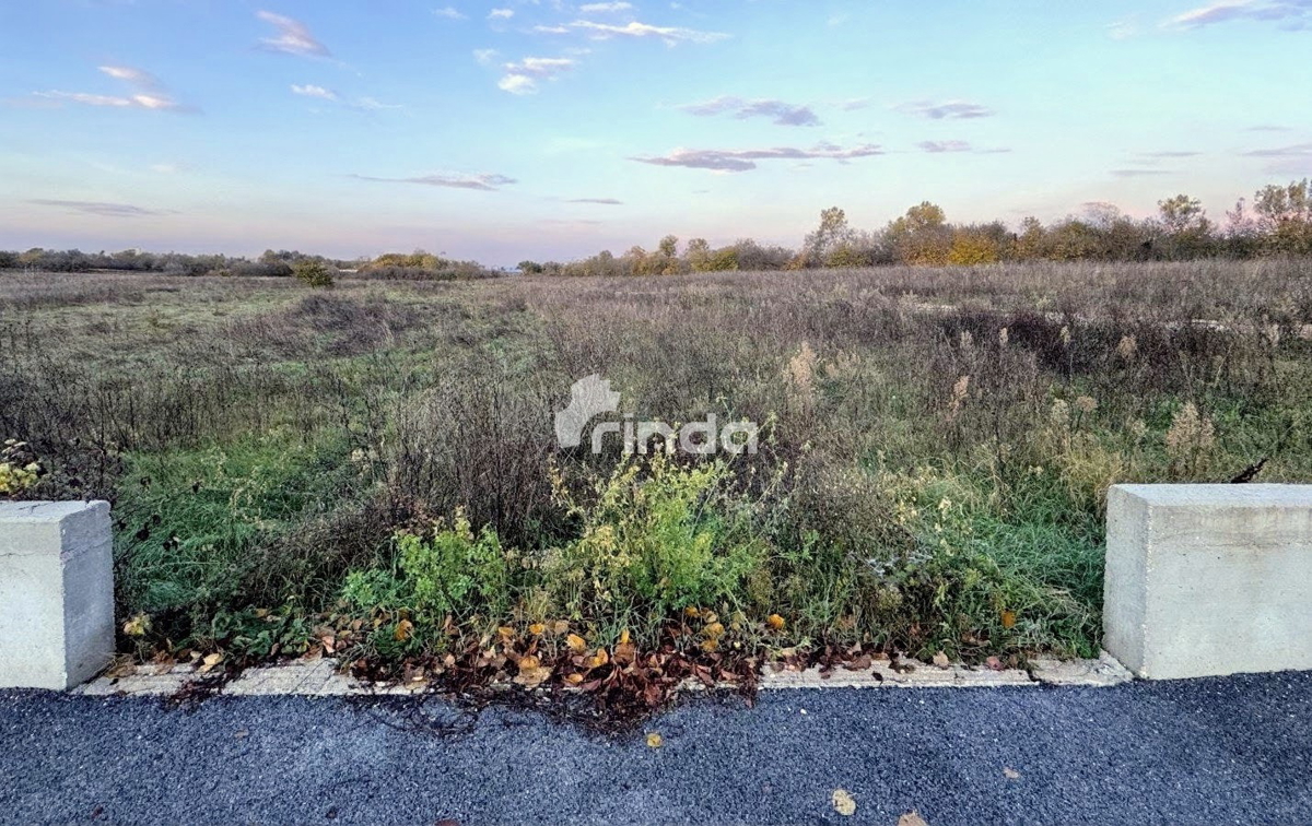 Terreno edificabile con permesso e infrastrutture - Marčana - 1710m2