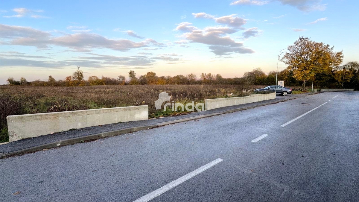 Terreno edificabile con permesso e infrastrutture - Marčana - 1710m2