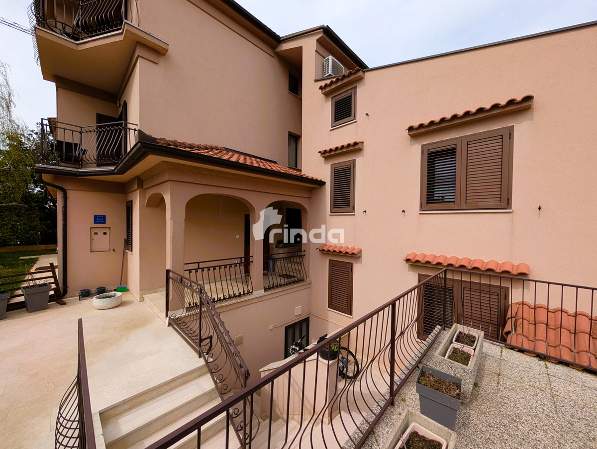 Casa bifamiliare - 4 unità abitative - Rovinj - 365m2 + (170m2)
