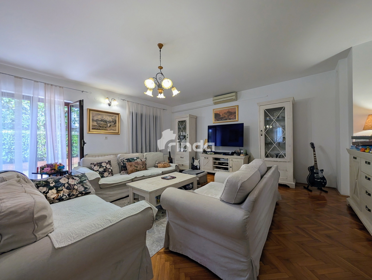 Casa bifamiliare - 4 unità abitative - Rovinj - 365m2 + (170m2)