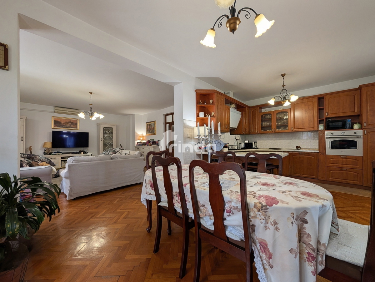 Casa bifamiliare - 4 unità abitative - Rovinj - 365m2 + (170m2)