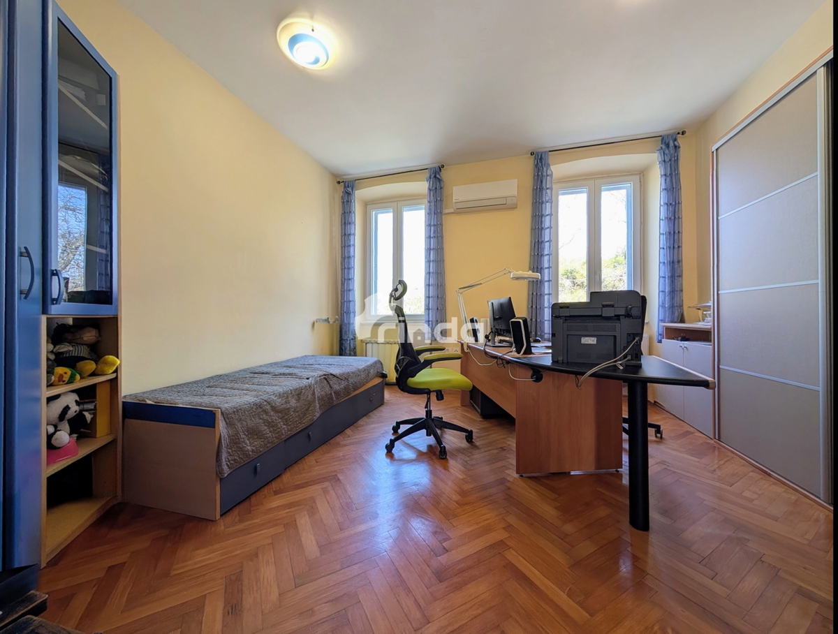 Ampio appartamento familiare con giardino - Pula - 81m2 + (220m2)