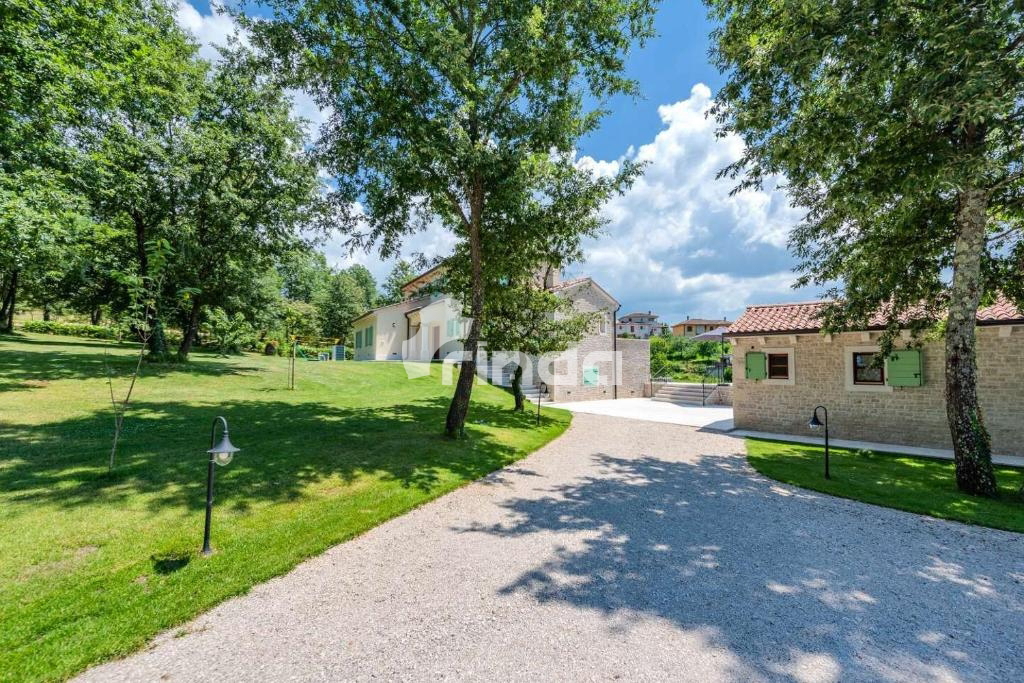 Incantevole villa con ampio giardino - Pazin-Pisino - 275m2 + (3.250m2)