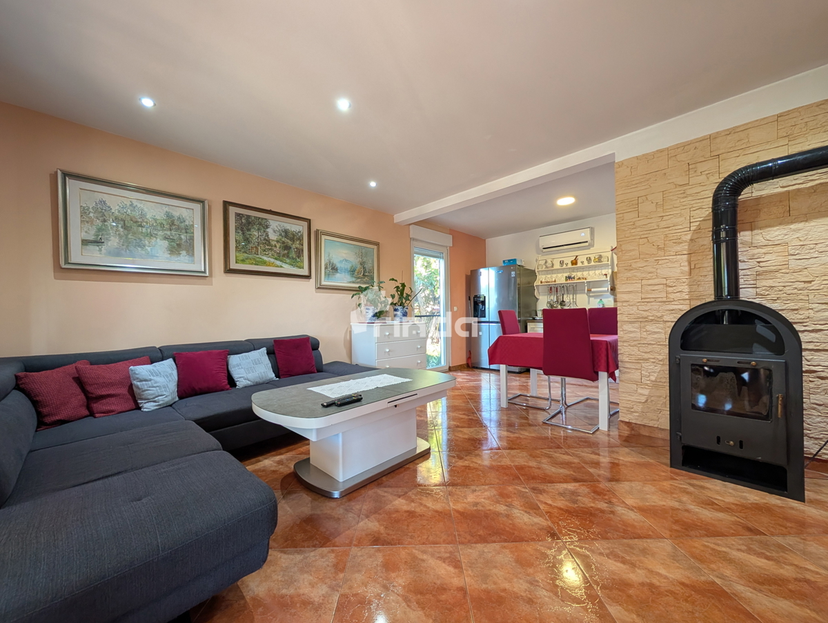 Casa indipendente con piscina nei dintorni di Rovigno - 60 m2 + (500 m2)