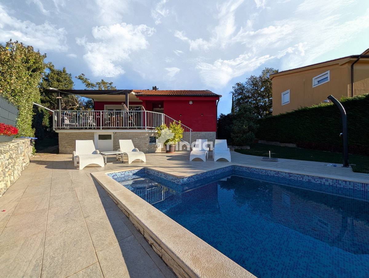 Casa indipendente con piscina nei dintorni di Rovigno - 60 m2 + (500 m2)
