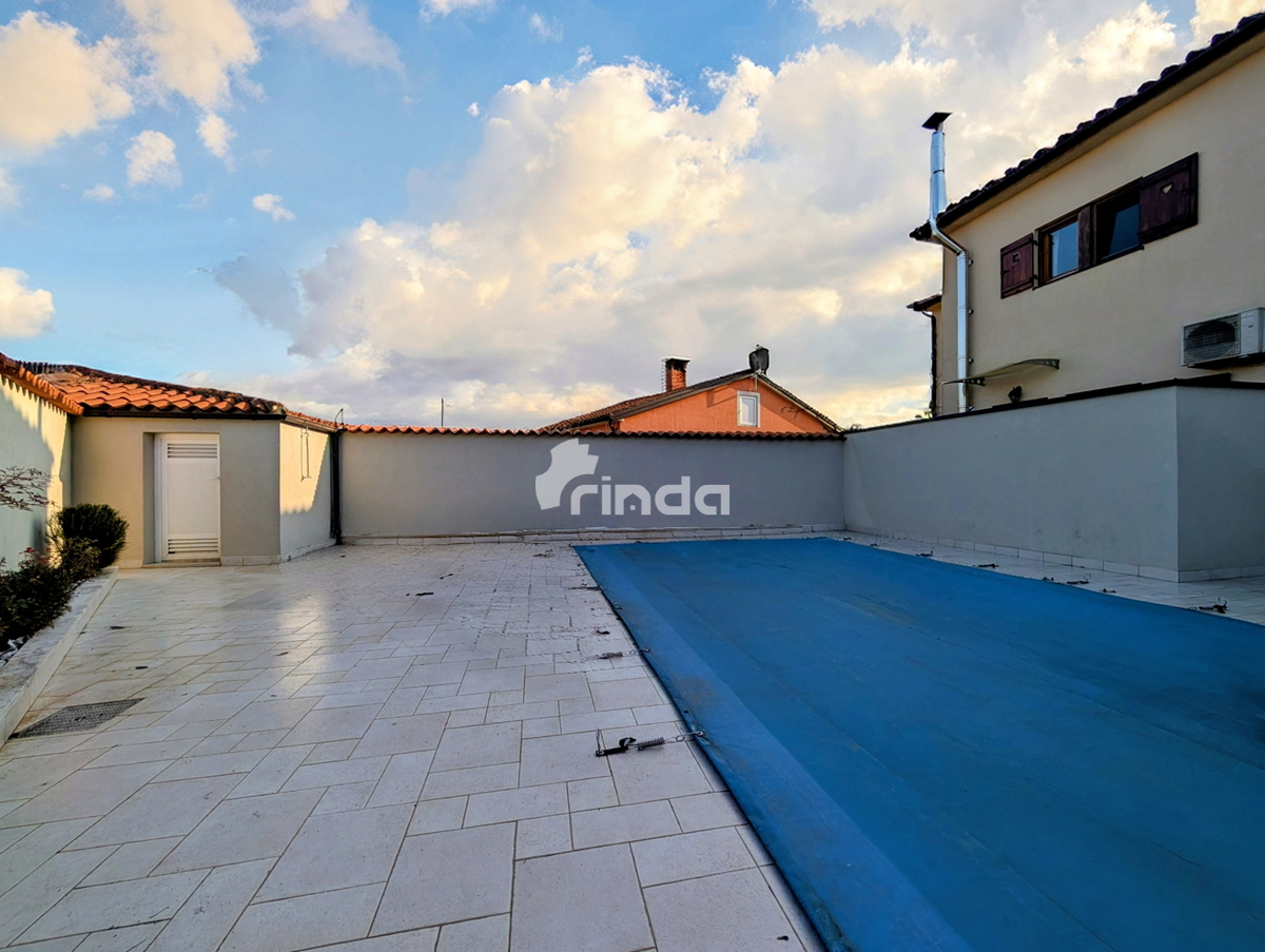 Villa bifamiliare - Rovinjsko selo - 91m2 + (108m2)
