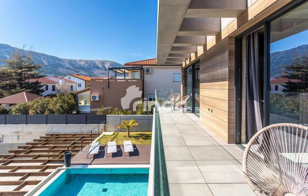 Island of Krk - Baška - Modern urban villa with a pool