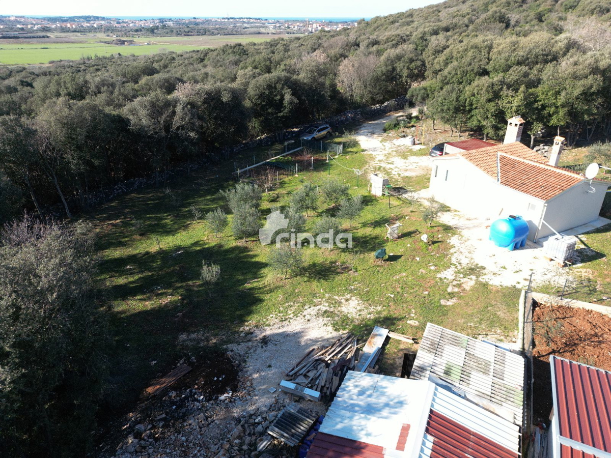 Exclusive – surroundings of Rovinj - house on a large plot (70m2 + 2800m2)