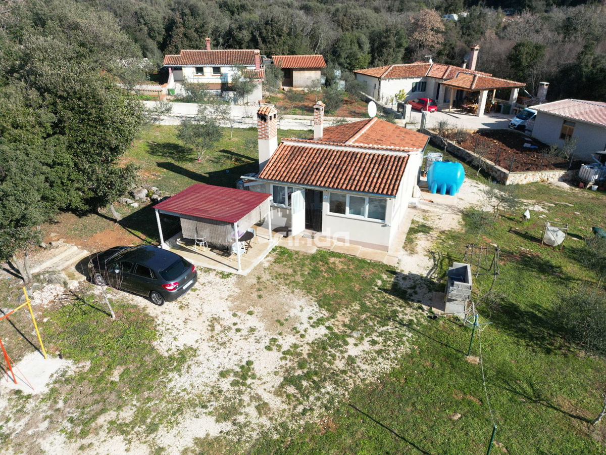 Exclusive – surroundings of Rovinj - house on a large plot (70m2 + 2800m2)