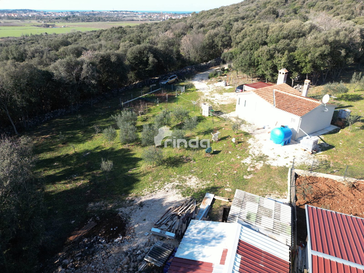 Exclusive – surroundings of Rovinj - house on a large plot (70m2 + 2800m2)