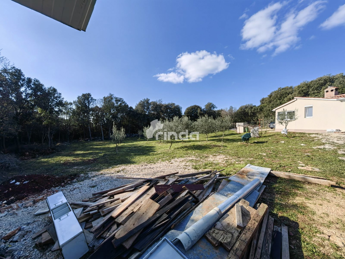 Exclusive – surroundings of Rovinj - house on a large plot (70m2 + 2800m2)