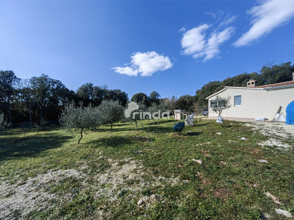 Exclusive – surroundings of Rovinj - house on a large plot (70m2 + 2800m2)