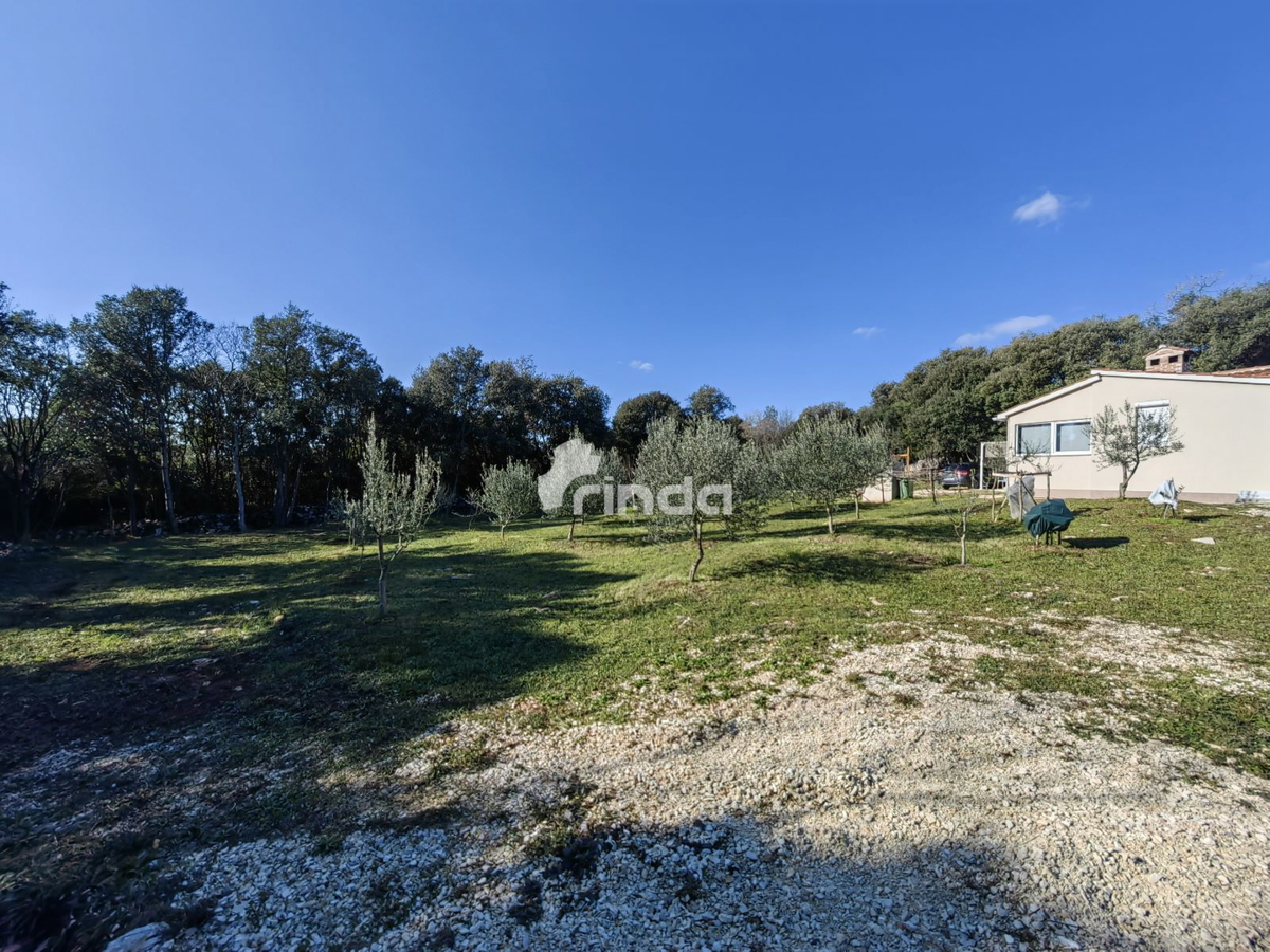 Exclusive – surroundings of Rovinj - house on a large plot (70m2 + 2800m2)